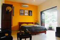 Bedroom Yellow House Garden Villa
