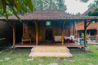 Bên ngoài 4 Ethnic Room at Omah Limasan by Omah Bungah