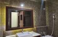 In-room Bathroom 5 Sutan Raja Villa Amurang