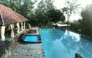 Kolam Renang 2  Schitzo Hills Forest Resort