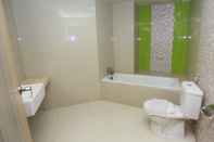 Toilet Kamar UTC Dago Hotel Powered by Archipelago