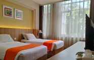 Bedroom 4 UTC Dago Hotel Powered by Archipelago