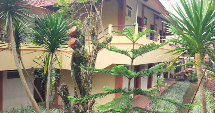 Exterior Puri Gendis Hotel