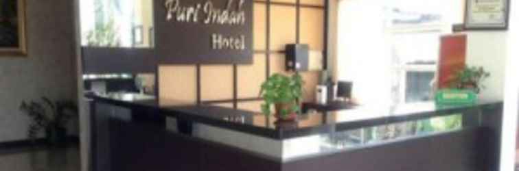 Lobi Hotel Puri Indah