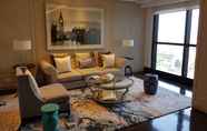 Sảnh chờ 6 Luxurious Two Bedroom Apartment at The Peak Surabaya