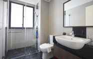 Toilet Kamar 5 The Landmark Studio Suite