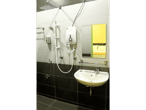 Toilet Kamar 4 Villasuri Guest House Kuantan