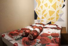 臥室 Hotel Studio Yobel (Menerima Tamu Umum & Pasangan Suami Istri)