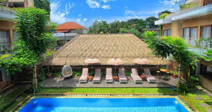 สระว่ายน้ำ Hotel Puriartha Ubud