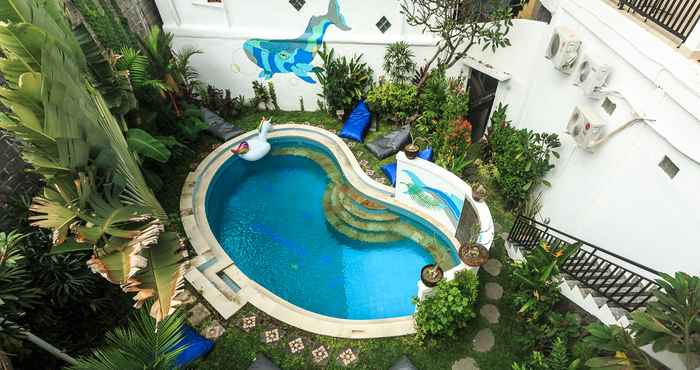 Swimming Pool Hotel La Costa Central Seminyak