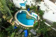 Swimming Pool Hotel La Costa Central Seminyak