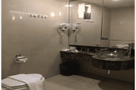 Toilet Kamar Raintree Apartment Suites at Bandar Sunway