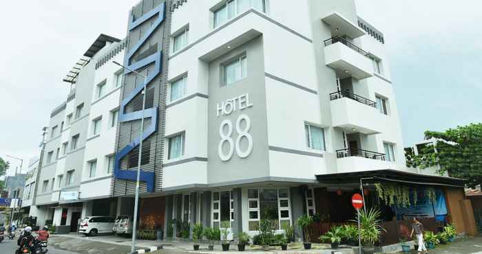 Luar Bangunan Hotel 88 Jember By WH