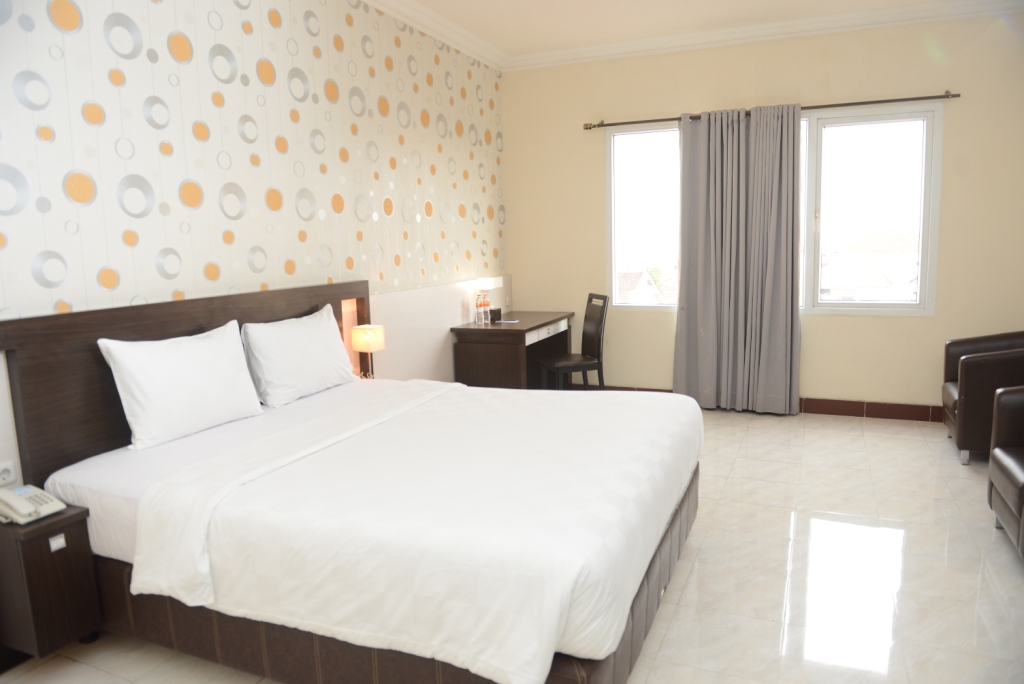 Kamar Tidur 3 Hotel 88 Jember By WH