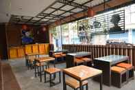 Bar, Cafe and Lounge Hotel 88 Jember By WH