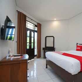 Bedroom 1 OYO 2122 푸리 사누르, Lalapan Spesial Mas Rizki 호텔