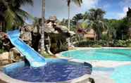 Kolam Renang 7 Rompin Beach Resorts