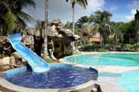 Kolam Renang Rompin Beach Resorts