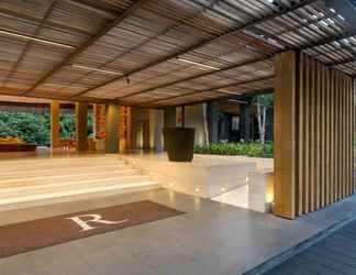 Lobby 2 Renaissance Phuket Resort & Spa
