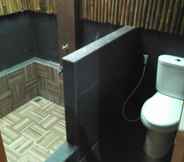 Toilet Kamar 4 Villa Marindu And Glamping