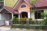 Exterior Relax 4 Bedroom at Ndalem Cemara Homestay Yogyakarta