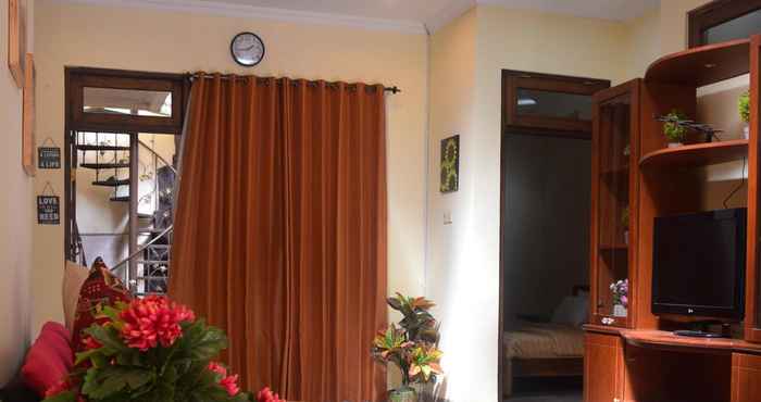 Lobi Relax 4 Bedroom at Ndalem Cemara Homestay Yogyakarta