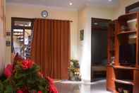 Lobi Relax 4 Bedroom at Ndalem Cemara Homestay Yogyakarta