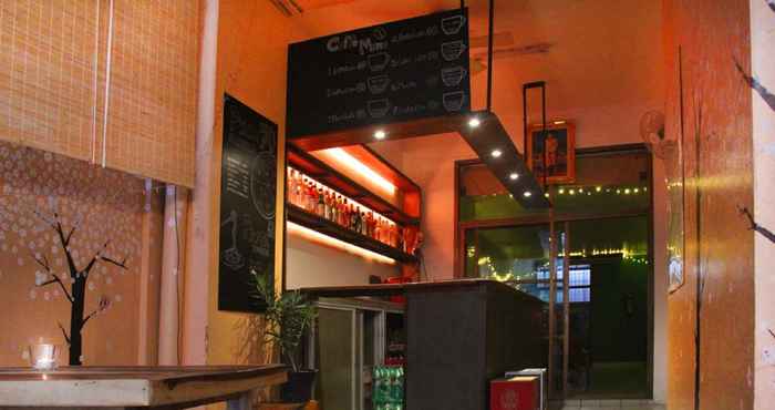 Bar, Kafe, dan Lounge OYO 985 The Twins Hostel