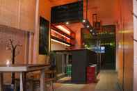 Bar, Kafe dan Lounge OYO 985 The Twins Hostel