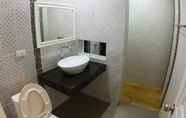 In-room Bathroom 7 Prang Thong Garden Home