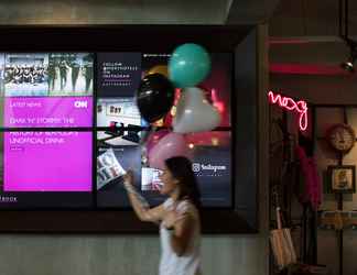 Lobby 2 Moxy Bandung