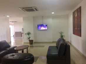 Lobby 4 Channel Stay at Bassura City Apartment