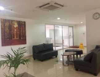 Lobby 2 Channel Stay at Bassura City Apartment