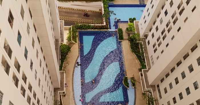 สระว่ายน้ำ Channel Stay at Bassura City Apartment
