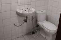 Phòng tắm bên trong Penginapan Cemara Asri