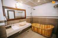Phòng tắm bên trong Sapa Charm Hotel