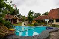 Kolam Renang Capital O 3094 Hotel Cleopatra