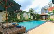 Kolam Renang 2 Royal Majesty Villas