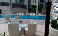 Kolam Renang 4 Victoria SOHO Suites