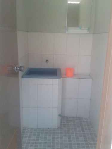 BATHROOM Simple Room Homestay Bukit Indah Selo
