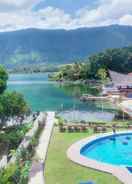 SWIMMING_POOL Zoé’s Paradise Waterfront Hotel