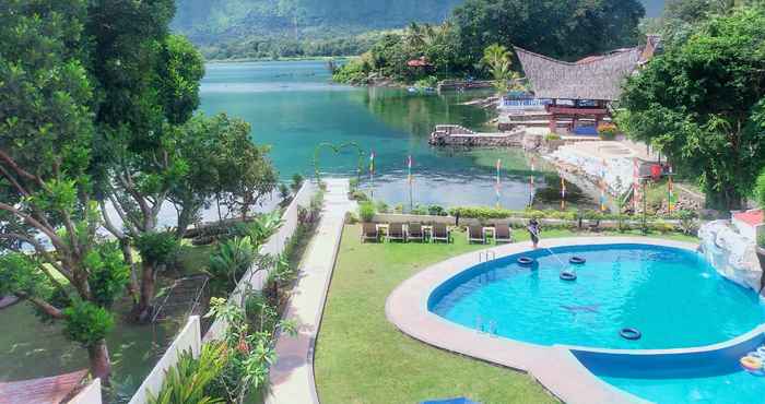 Swimming Pool Zoé’s Paradise Waterfront Hotel