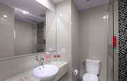 Toilet Kamar 6 favehotel Bandara - Tangerang