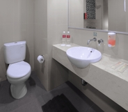 In-room Bathroom 5 favehotel Bandara - Tangerang