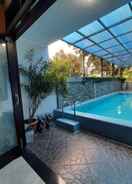 SWIMMING_POOL Cozzy Kostel Bogor Managed by Salak Hospitality