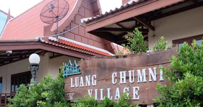 ภายนอกอาคาร Luang Chumni Village