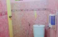 Toilet Kamar 5 Mango Mansion Syariah