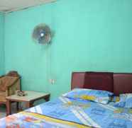 Kamar Tidur 5 Uncle Jack Beach Homestay 4 (AYG4)