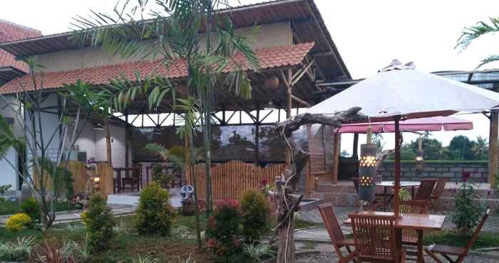 Quầy bar, cafe và phòng lounge Azizah Homestay