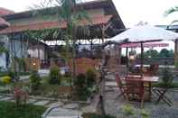 Bar, Cafe and Lounge Azizah Homestay